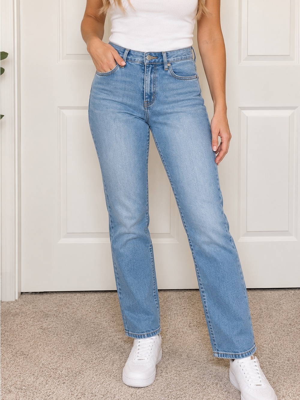 Levi’s 512 Women’s Size 4M Straight Leg Jeans Light Wash Mid Rise Denim